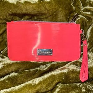 STEVE MADDEN Wristlet